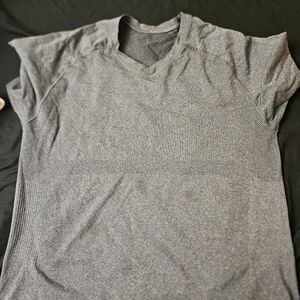 Lululemon vent tech shirt L